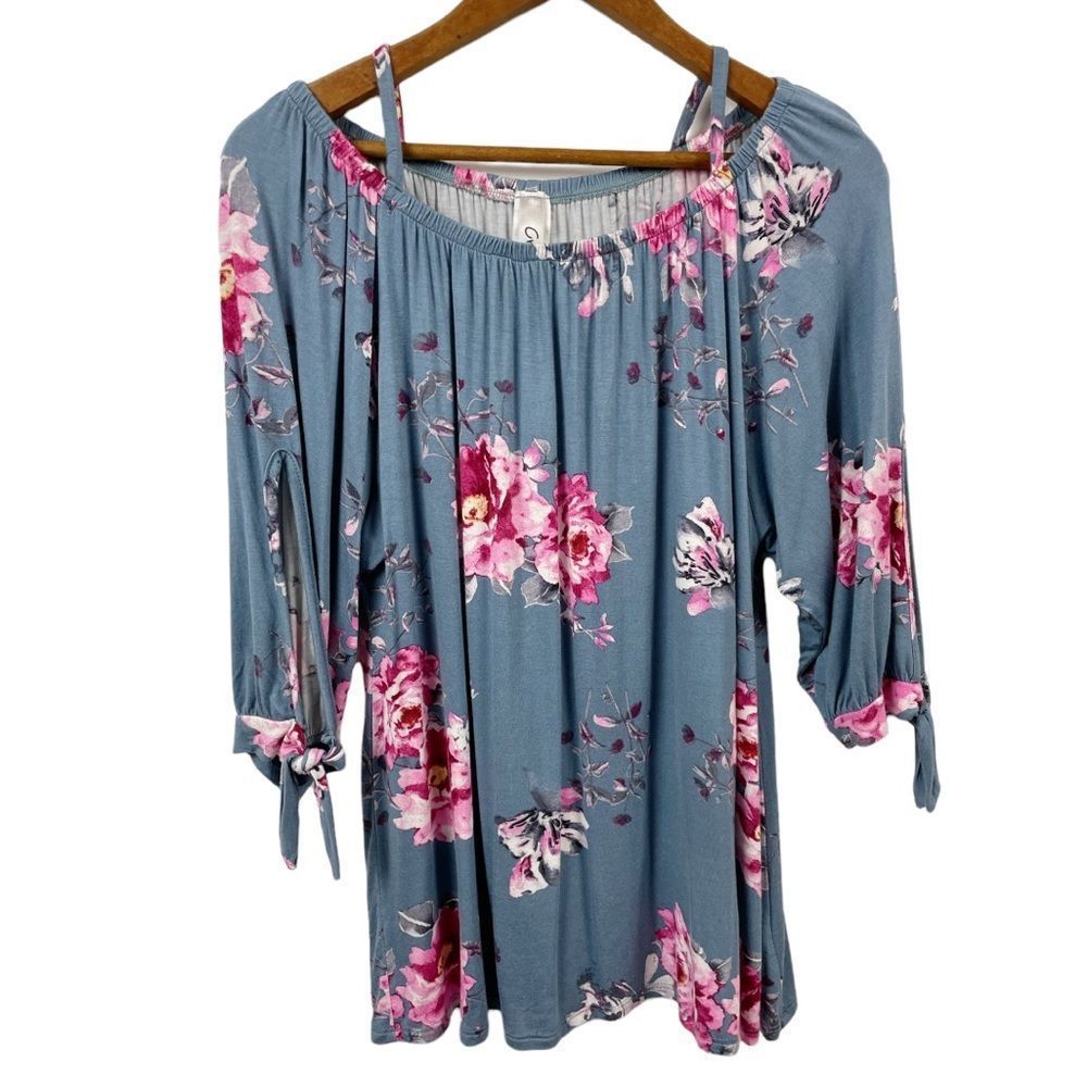 Crepas Floral cold shoulder blouse size medium